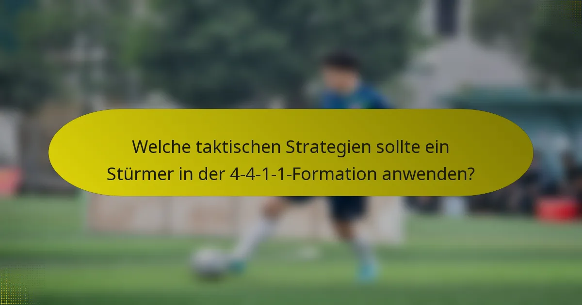 Welche taktischen Strategien sollte ein Stürmer in der 4-4-1-1-Formation anwenden?