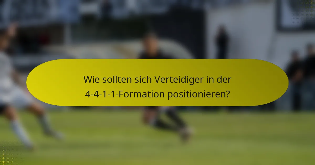 Wie sollten sich Verteidiger in der 4-4-1-1-Formation positionieren?
